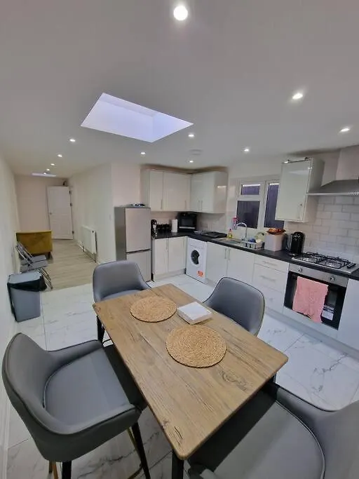 Modern Flat On Lea Bridge Road. Lejlighed London
