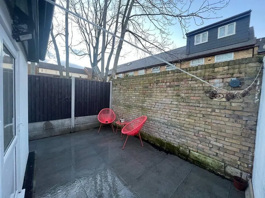 Modern Flat On Lea Bridge Road. Lejlighed London 0*,  Storbritannien