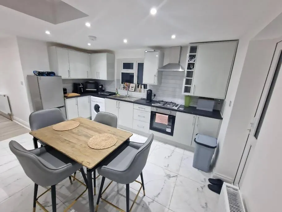 Modern Flat On Lea Bridge Road. Lejlighed London